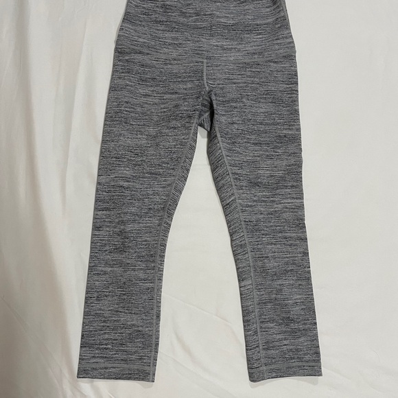 Lululemon Wunder Under - Crop - Picture 2 of 3